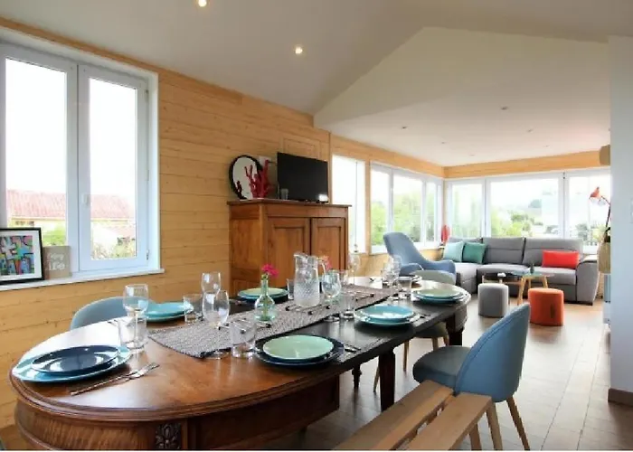 Le Chalet, Les Pieds Dans L'eau *