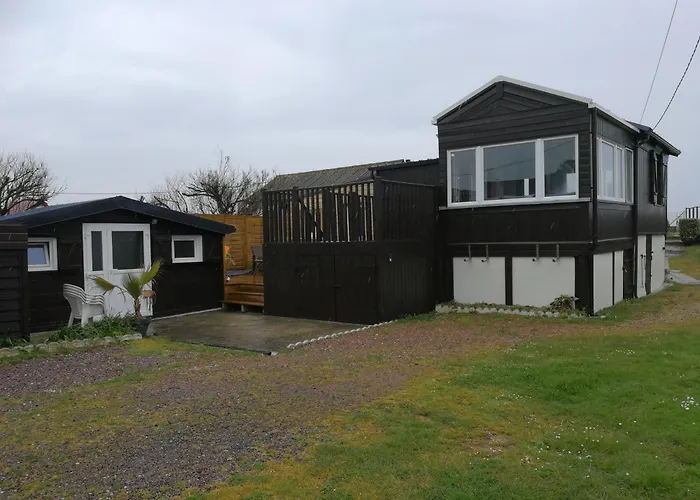 Le Chalet, Les Pieds Dans L'eau