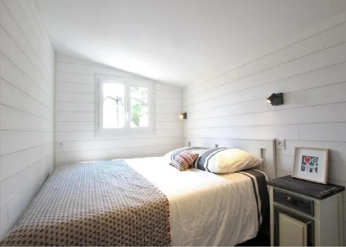 Semesterbostad Le Chalet, Les Pieds Dans L'eau *